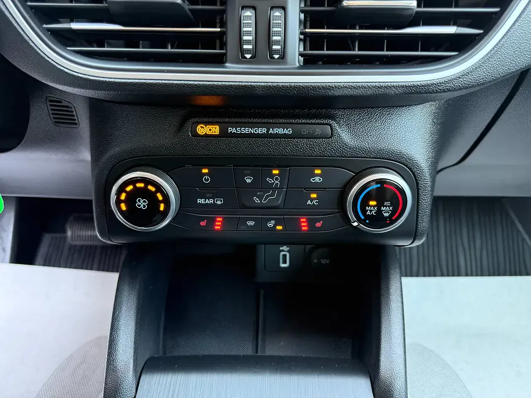 Ford Focus - Thumbnail 21