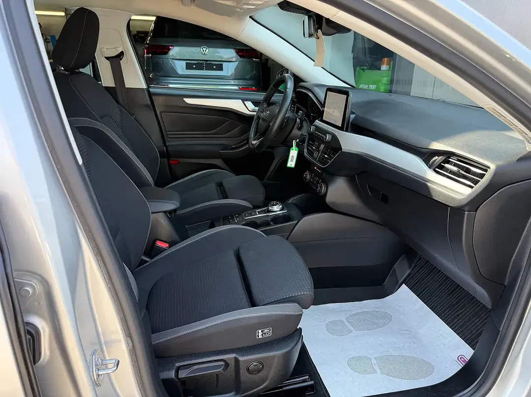 Ford Focus - Thumbnail 28