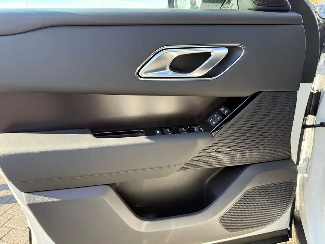 Land Rover Range Rover Velar - Thumbnail 11