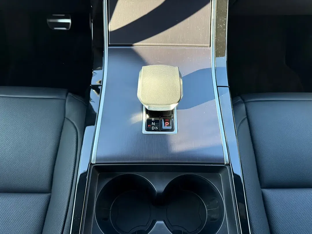 Land Rover Range Rover Velar - Thumbnail 15