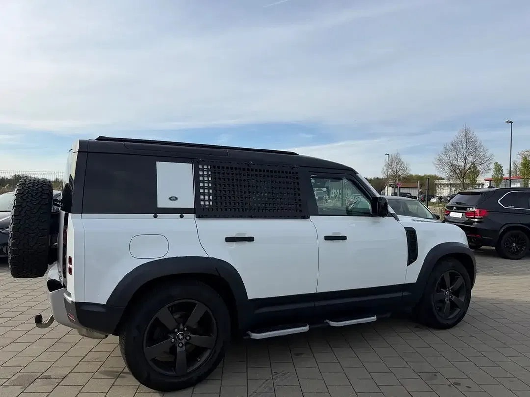 Land Rover Defender - Thumbnail 6