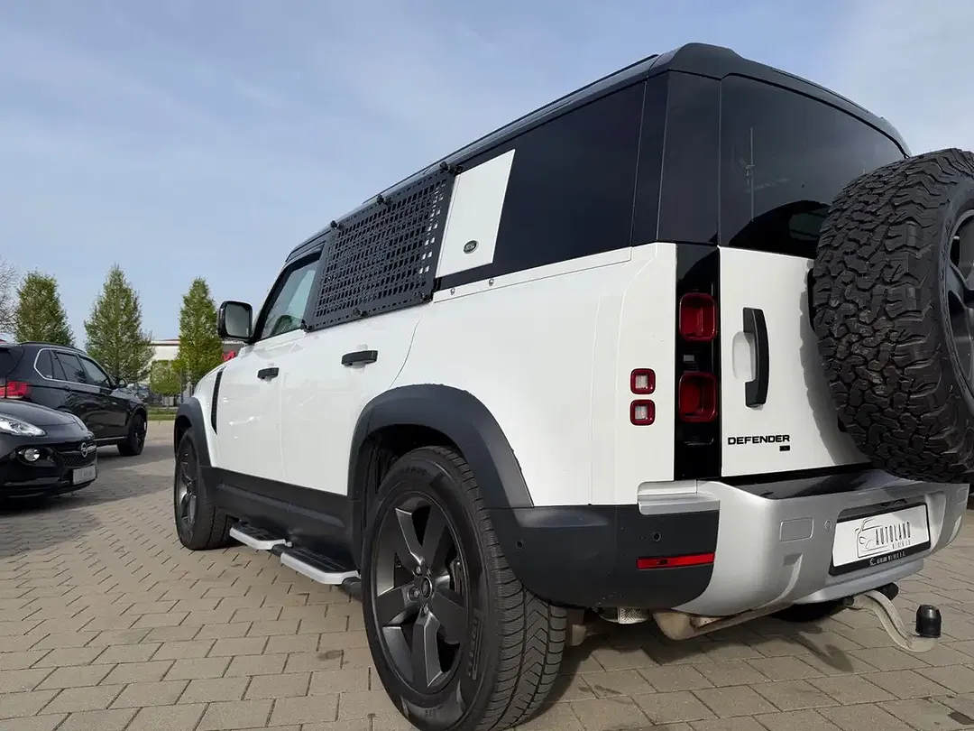 Land Rover Defender - Thumbnail 8