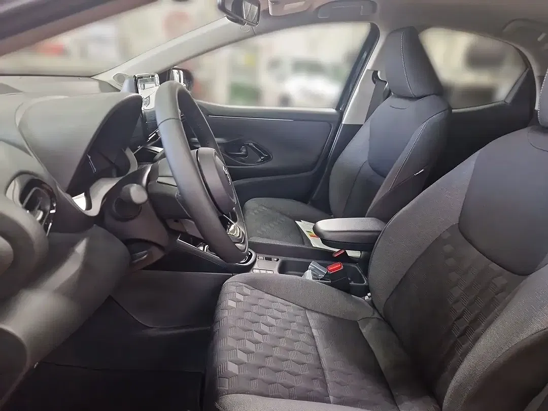 Toyota Yaris - Thumbnail 10