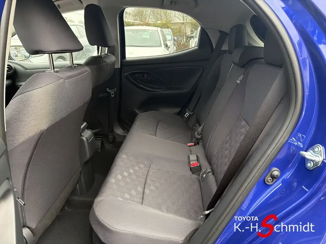 Toyota Yaris - Thumbnail 11