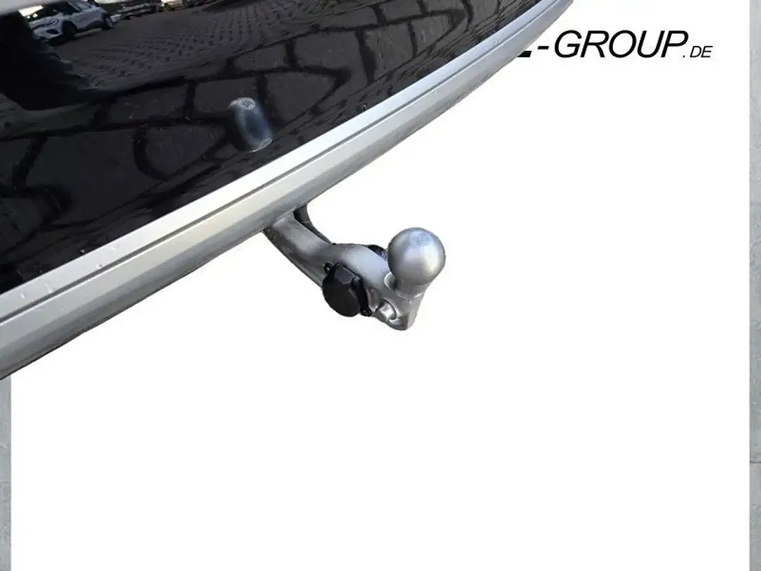 Xpeng G9 - Thumbnail 13