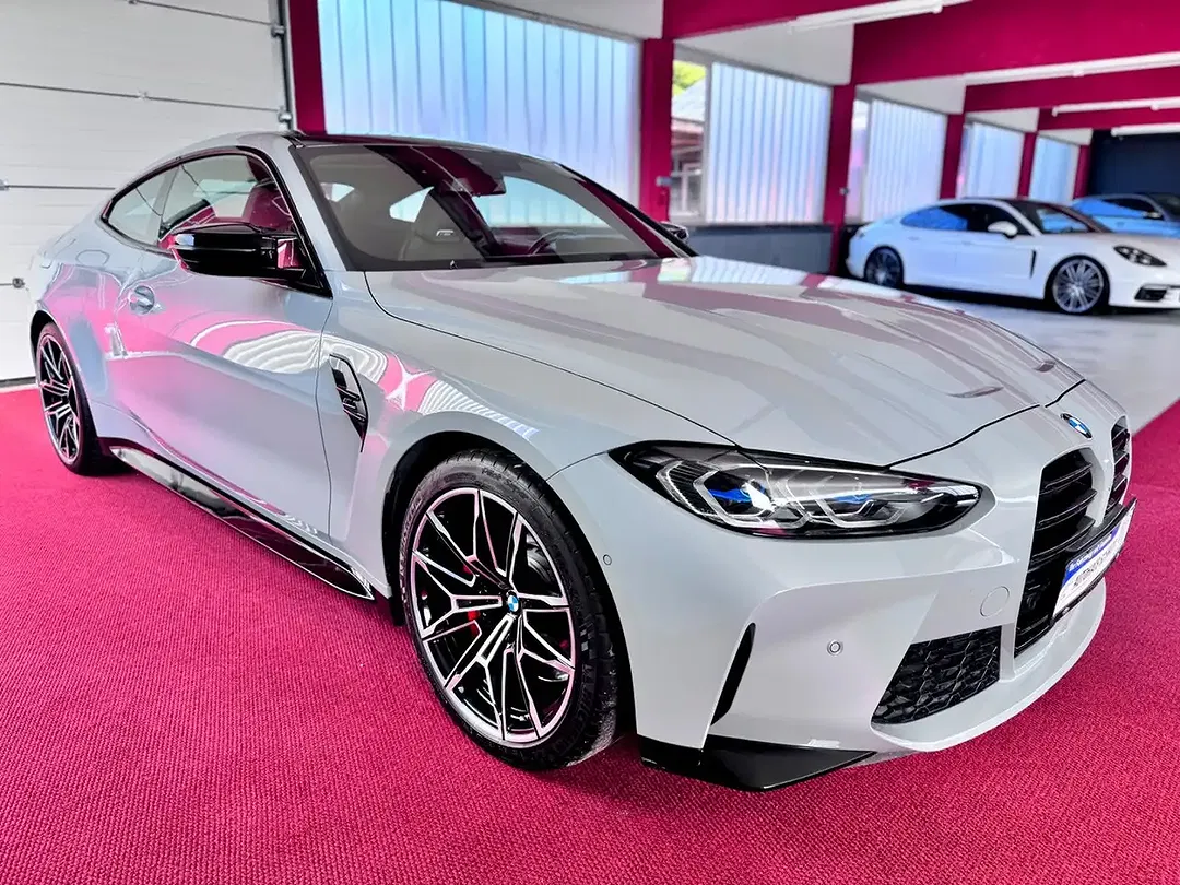 BMW M4 - Thumbnail 2