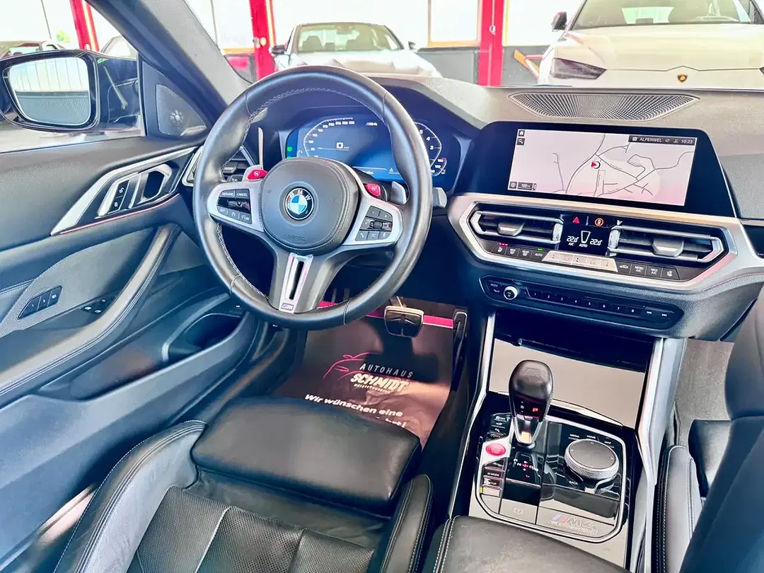 BMW M4 - Thumbnail 3