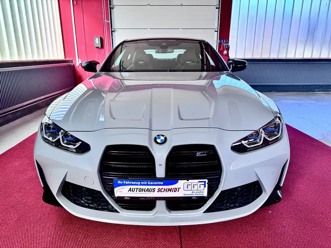 BMW M4 - Thumbnail 4