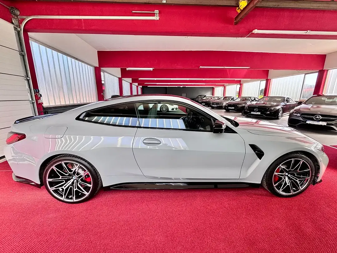 BMW M4 - Thumbnail 5