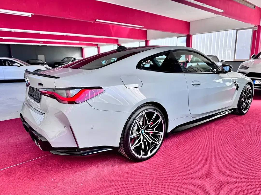 BMW M4 - Thumbnail 6