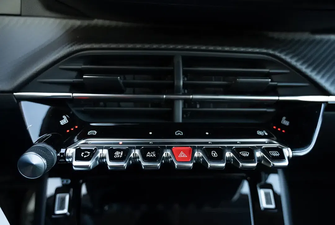 Peugeot 208 - Thumbnail 10