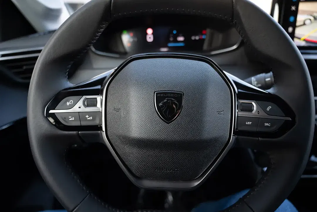 Peugeot 208 - Thumbnail 14