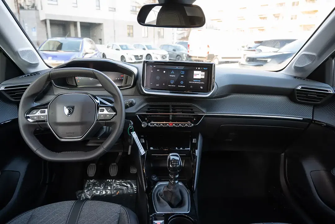 Peugeot 208 - Thumbnail 6