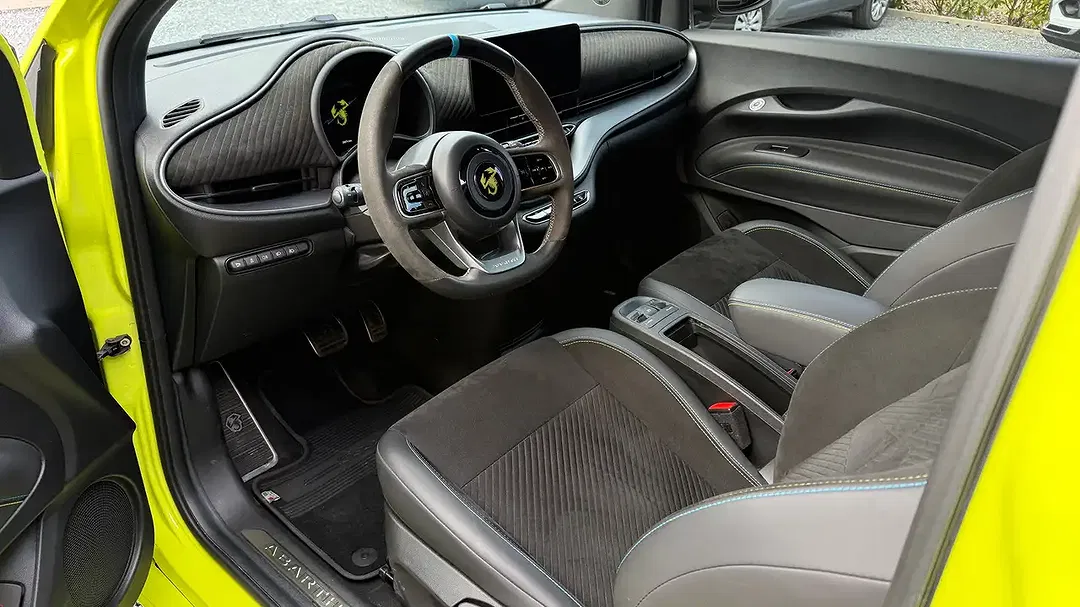 Abarth 500e - Thumbnail 11