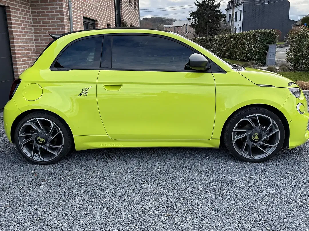 Abarth 500e - Thumbnail 2