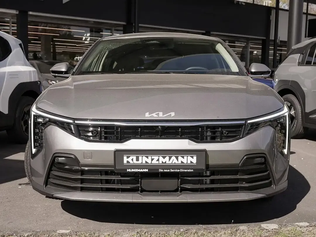 Kia K4 - Thumbnail 2