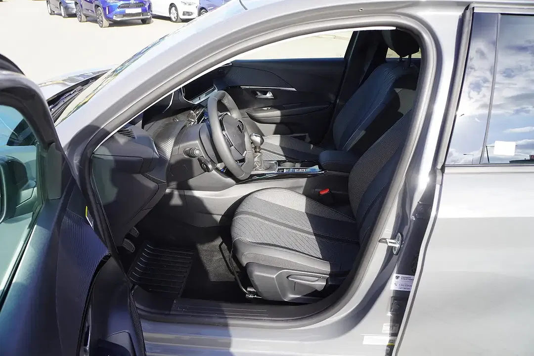 Peugeot 208 - Thumbnail 10