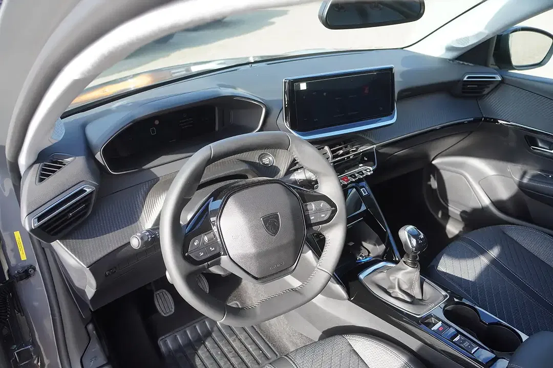 Peugeot 208 - Thumbnail 11