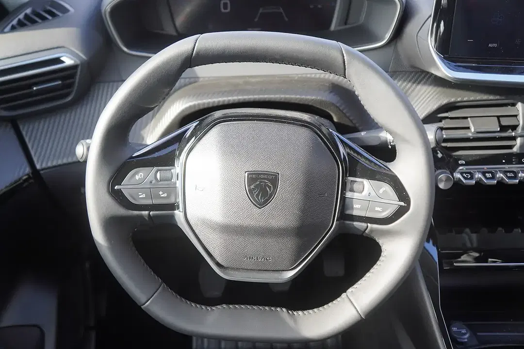 Peugeot 208 - Thumbnail 13