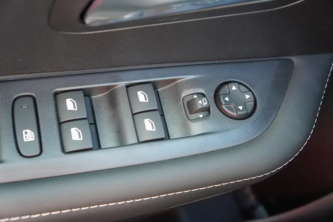 Peugeot 208 - Thumbnail 14