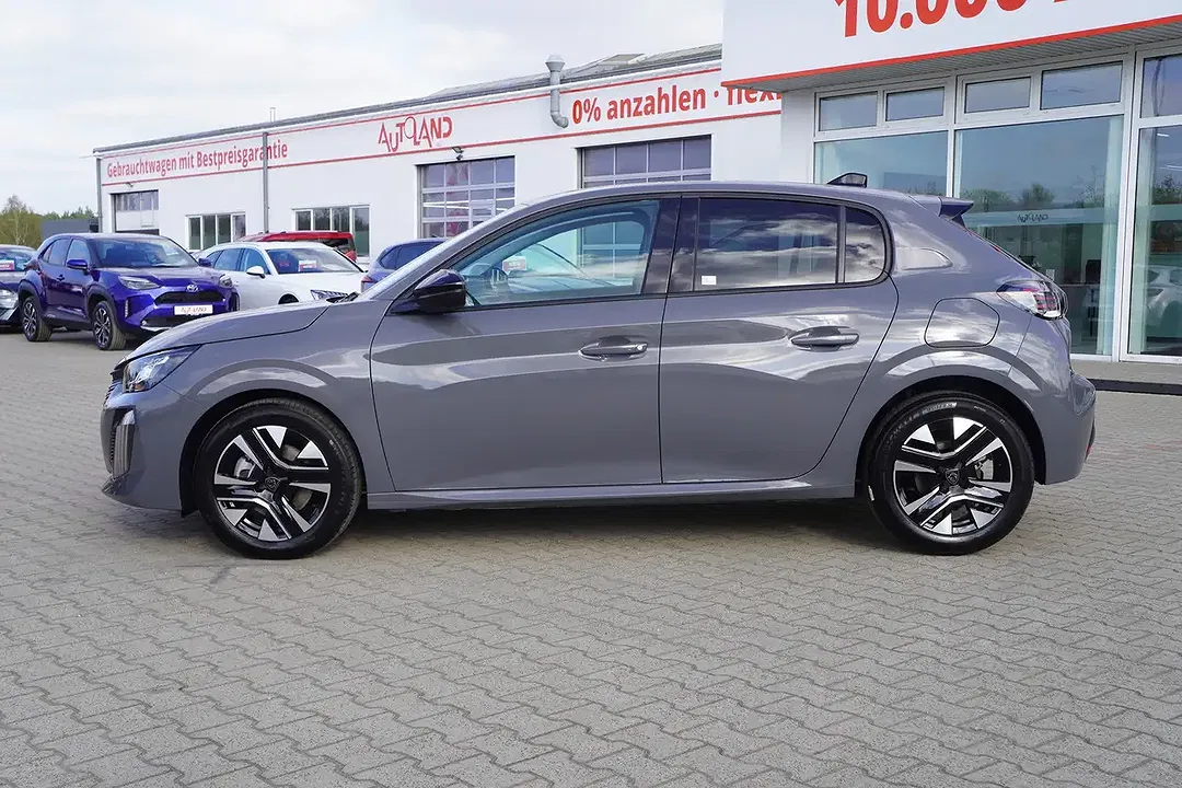 Peugeot 208 - Thumbnail 2