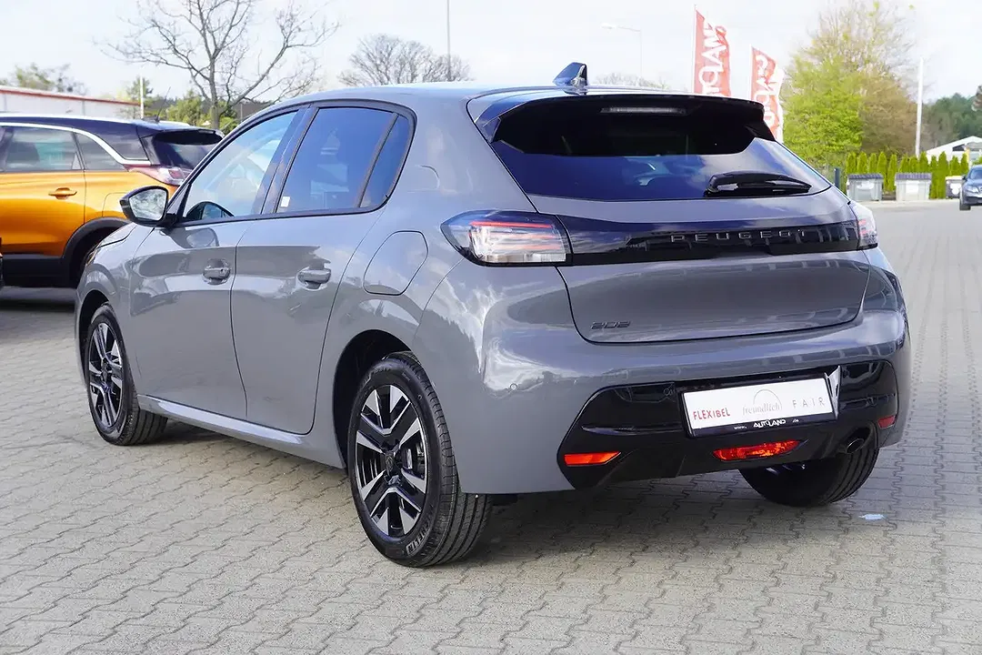 Peugeot 208 - Thumbnail 3