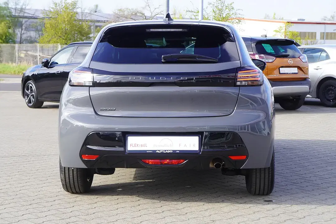 Peugeot 208 - Thumbnail 4