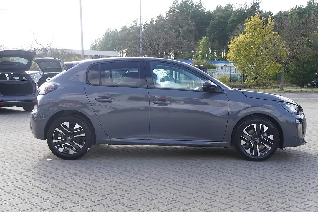 Peugeot 208 - Thumbnail 6