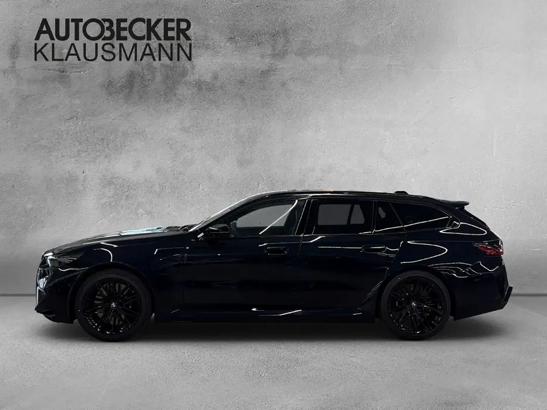 BMW M5 - Thumbnail 3