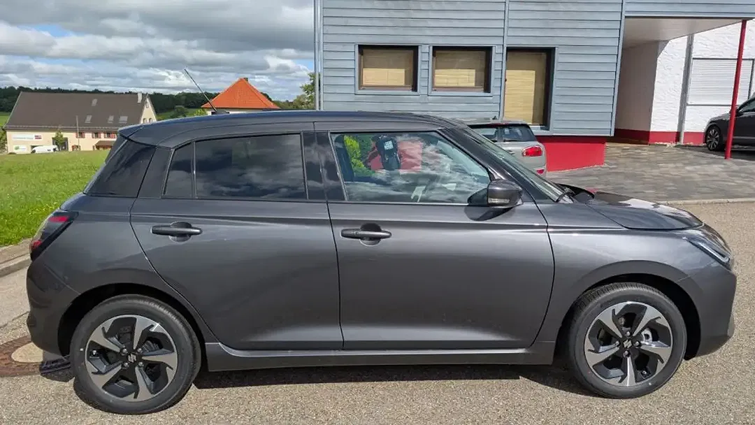 Suzuki Swift - Thumbnail 7