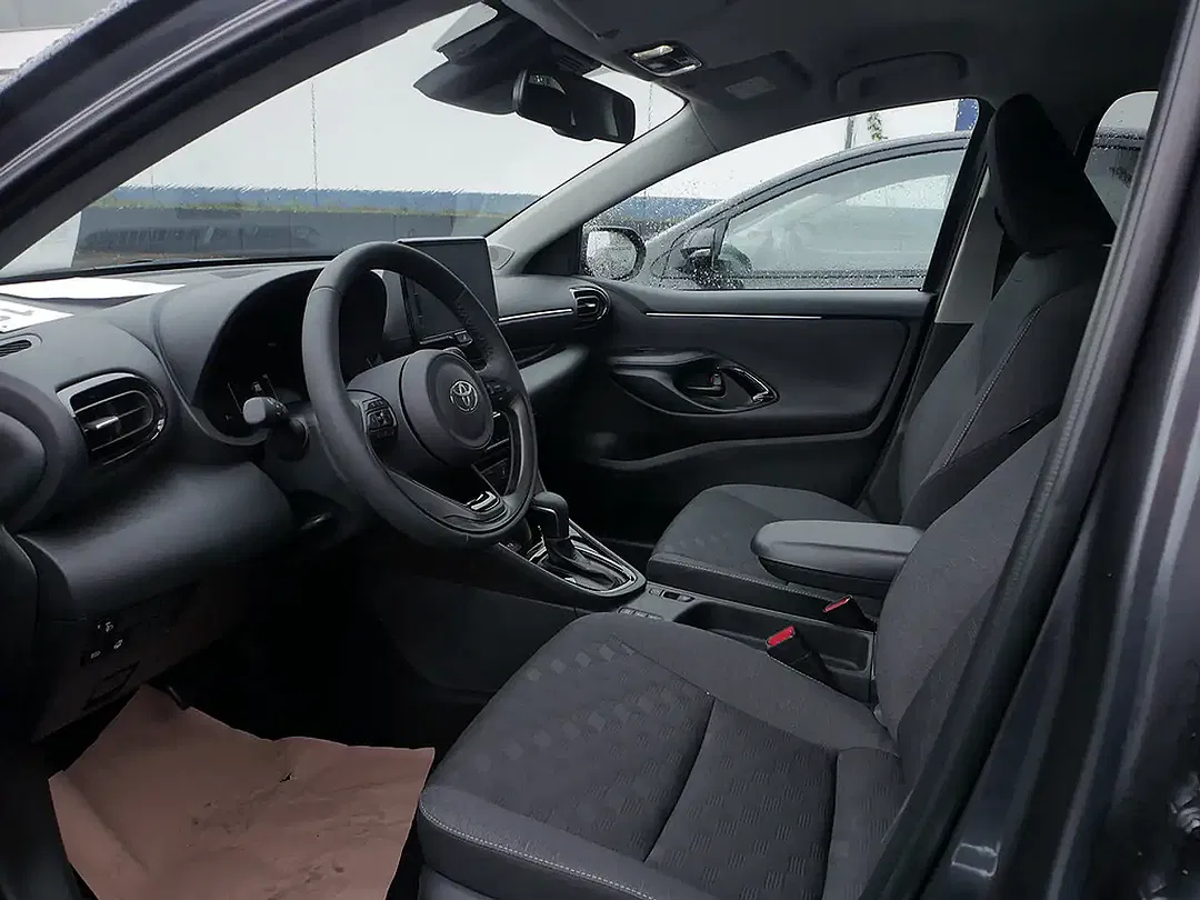 Toyota Yaris - Thumbnail 11