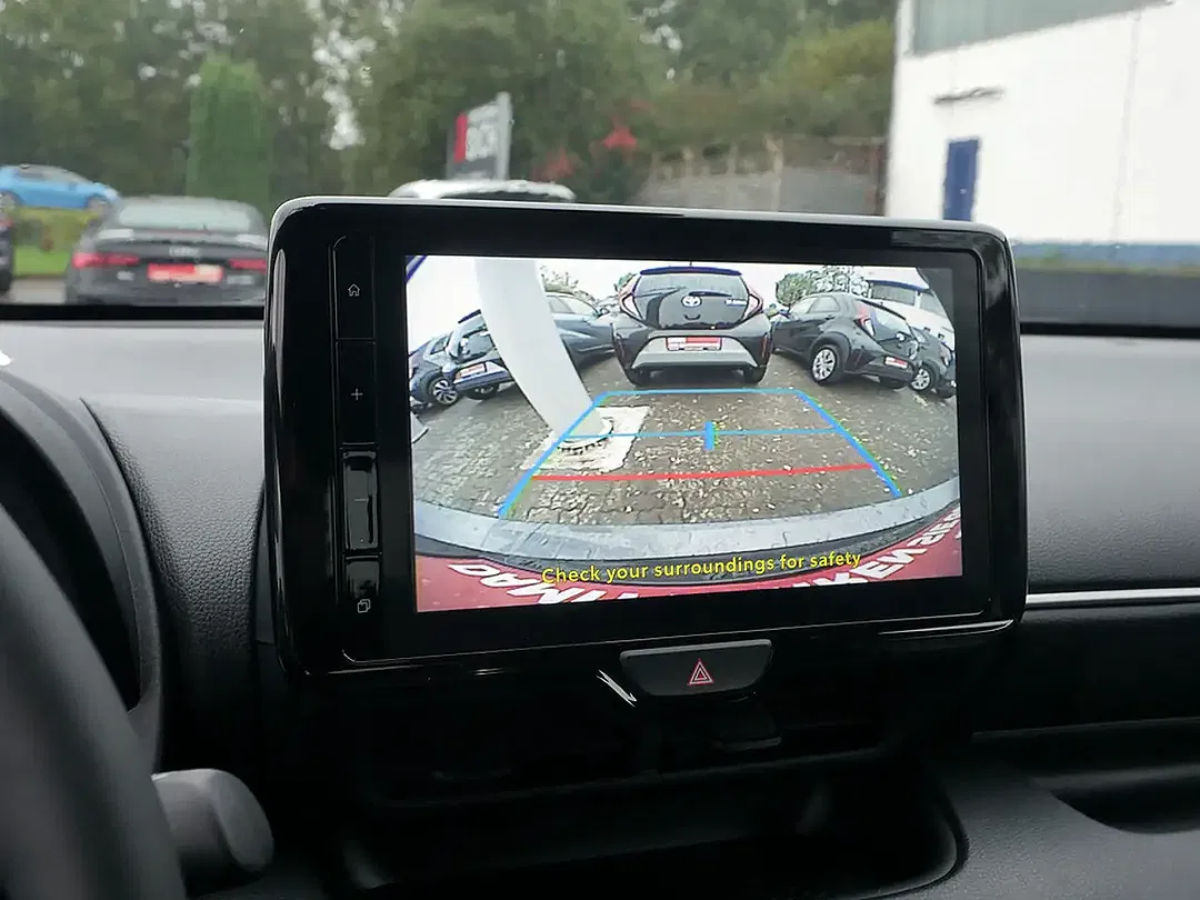 Toyota Yaris - Thumbnail 13