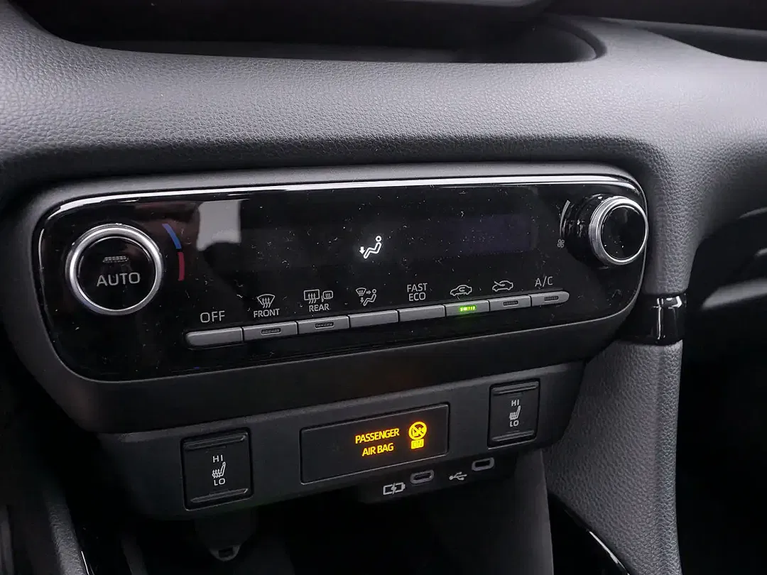 Toyota Yaris - Thumbnail 14