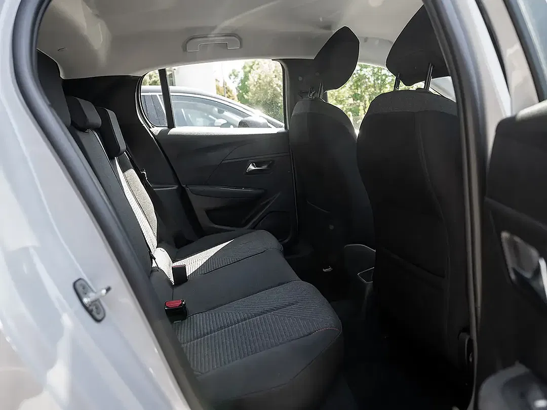 Peugeot 208 - Thumbnail 4