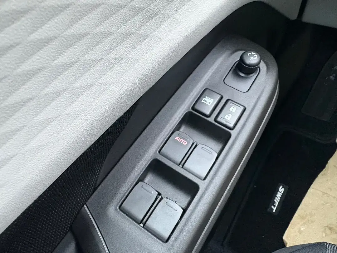Suzuki Swift - Thumbnail 19