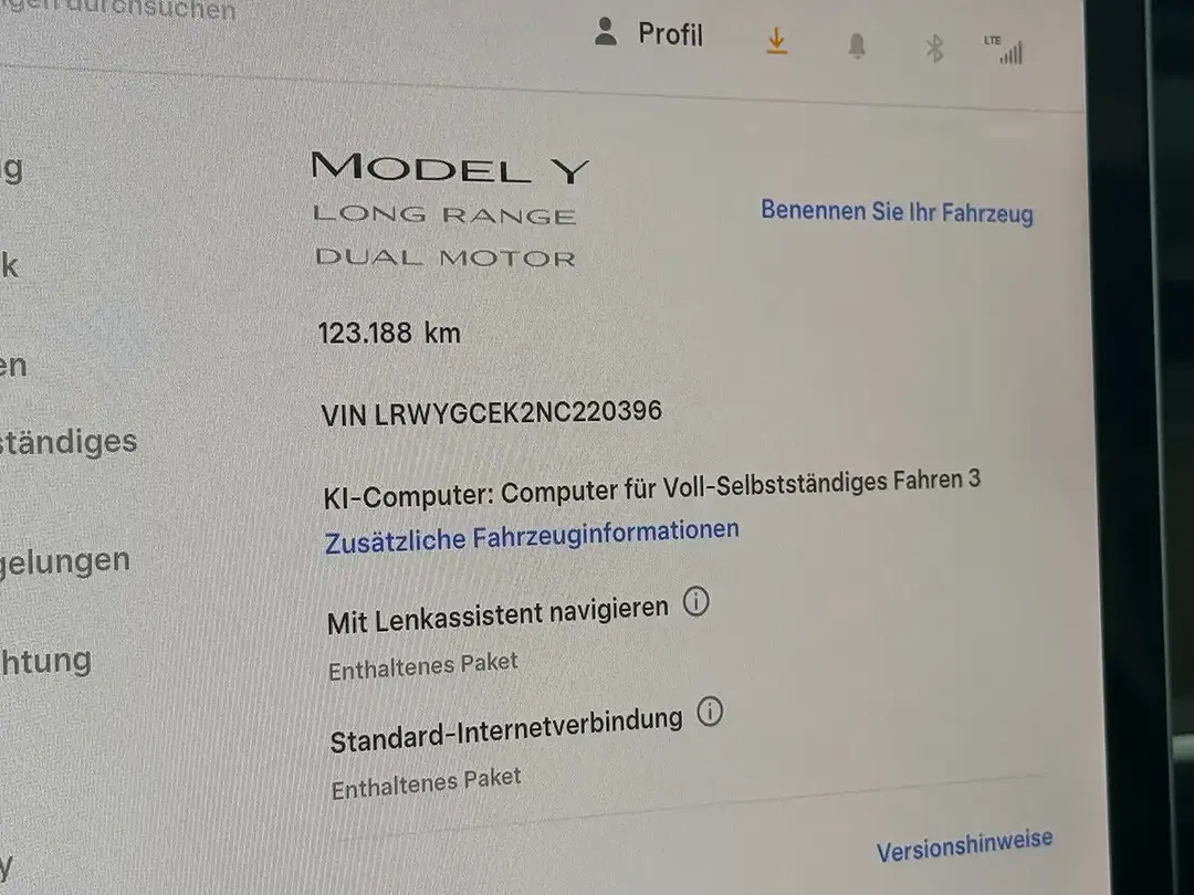 Tesla Model Y - Thumbnail 11