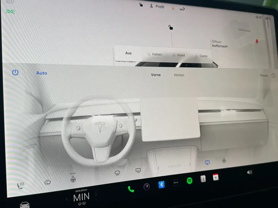 Tesla Model Y - Thumbnail 13