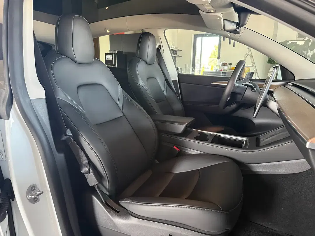 Tesla Model Y - Thumbnail 7