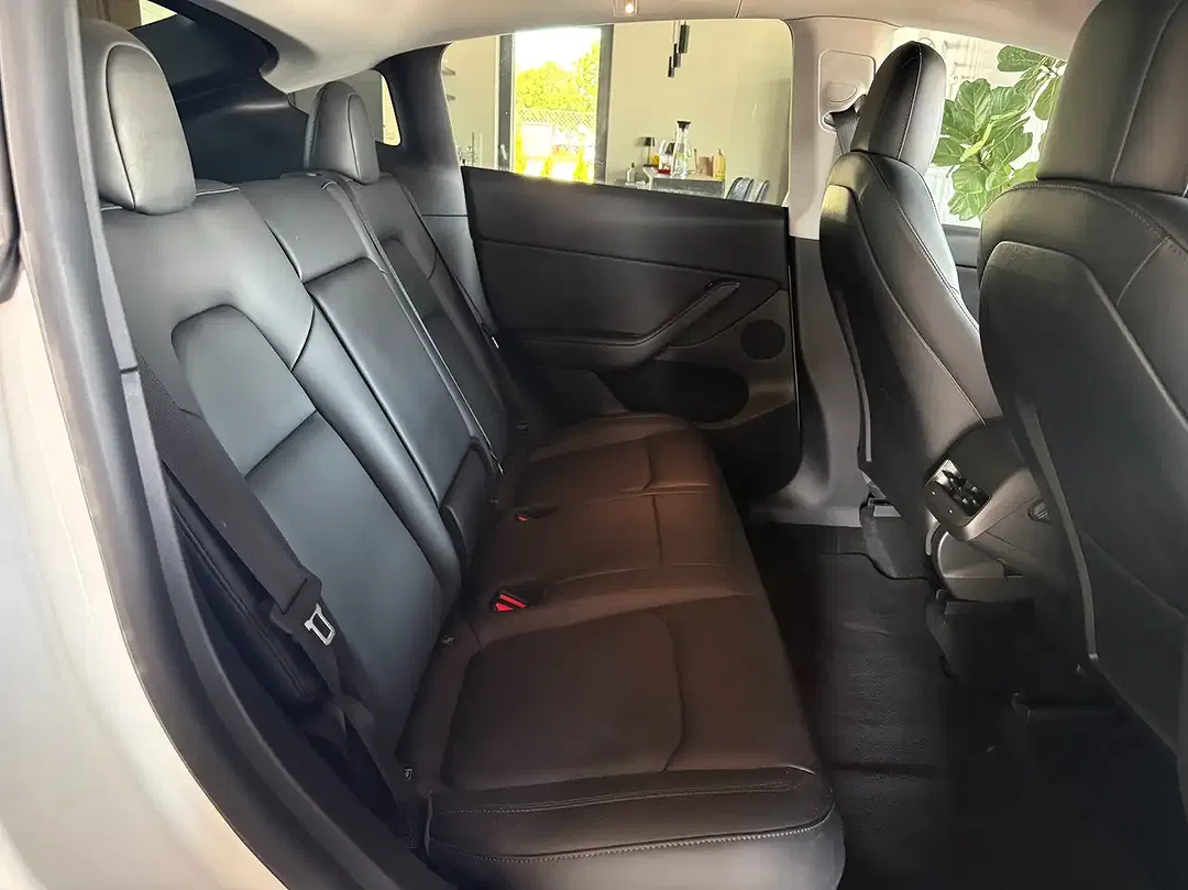 Tesla Model Y - Thumbnail 8