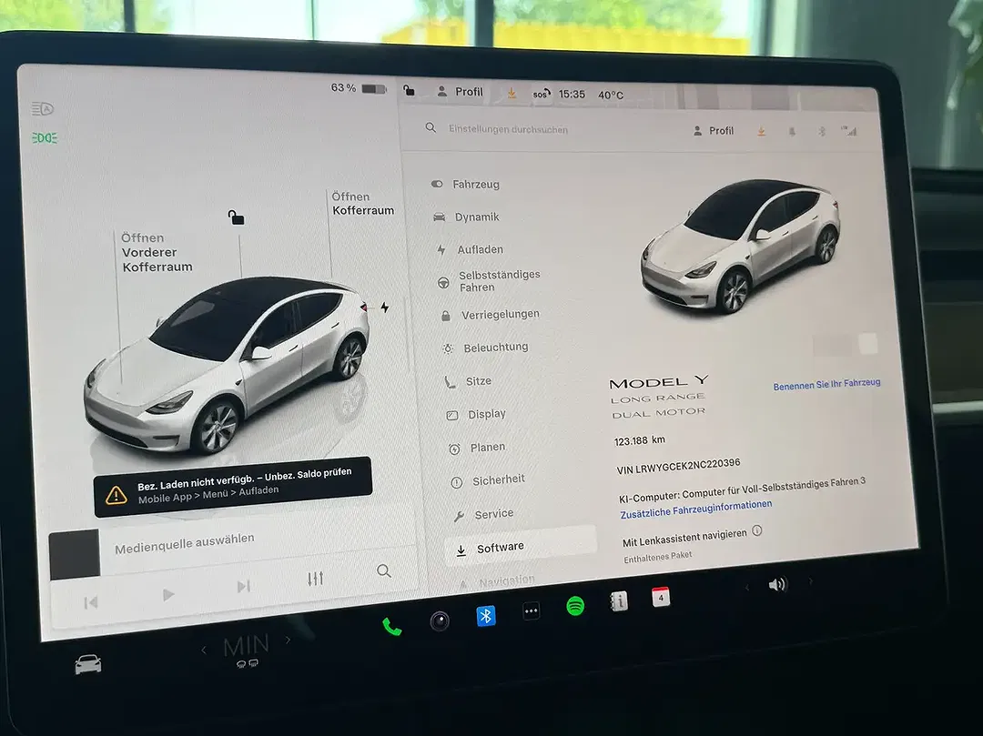 Tesla Model Y - Thumbnail 9