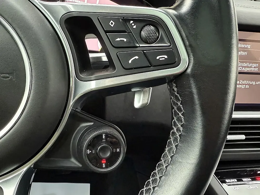 Porsche Cayenne - Thumbnail 36