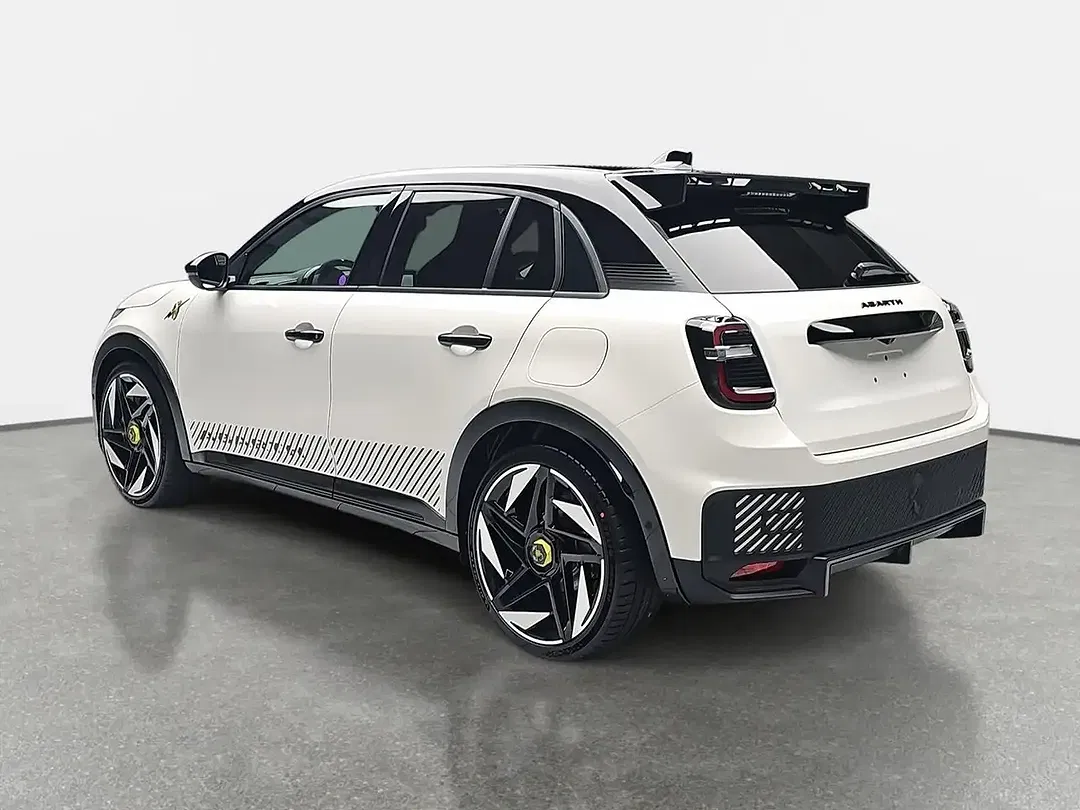 Abarth 600e - Thumbnail 4