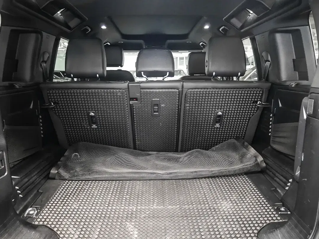 Land Rover Defender - Thumbnail 10