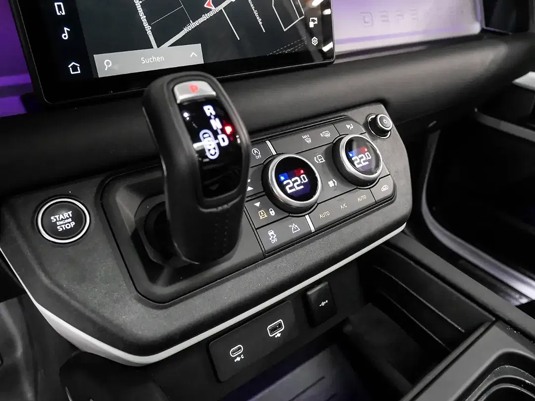Land Rover Defender - Thumbnail 13