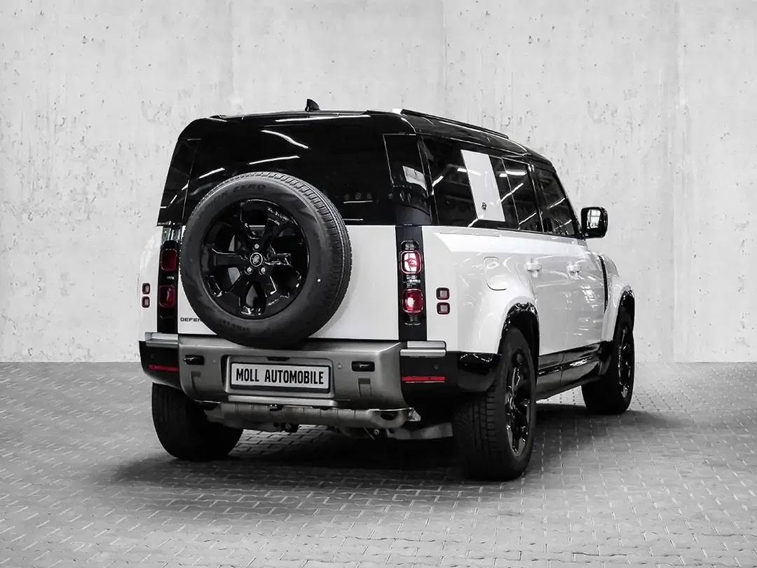 Land Rover Defender - Thumbnail 2