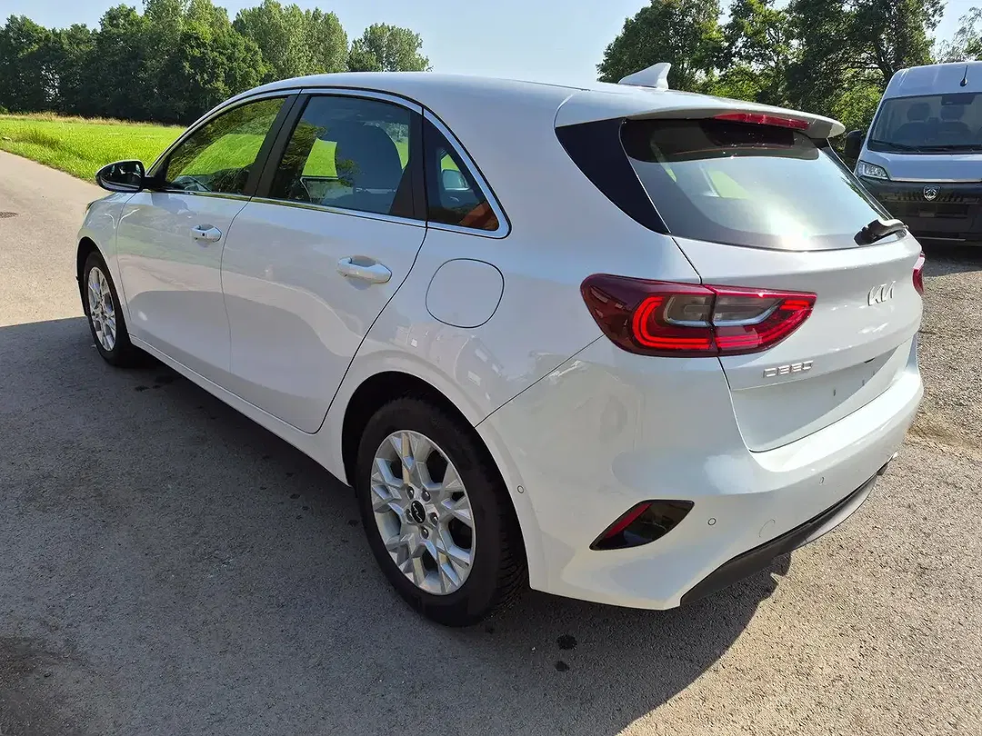 Kia Ceed / cee'd - Thumbnail 3