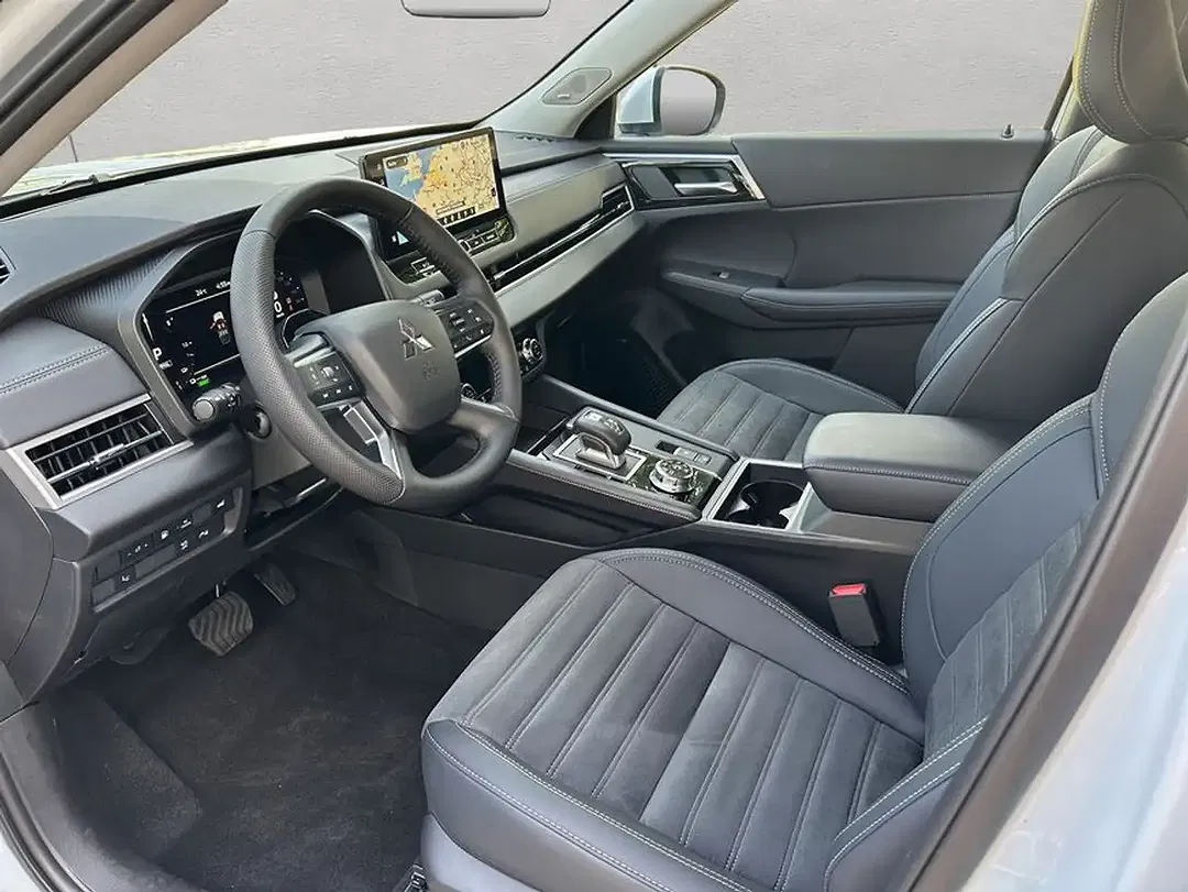Mitsubishi Outlander - Thumbnail 10
