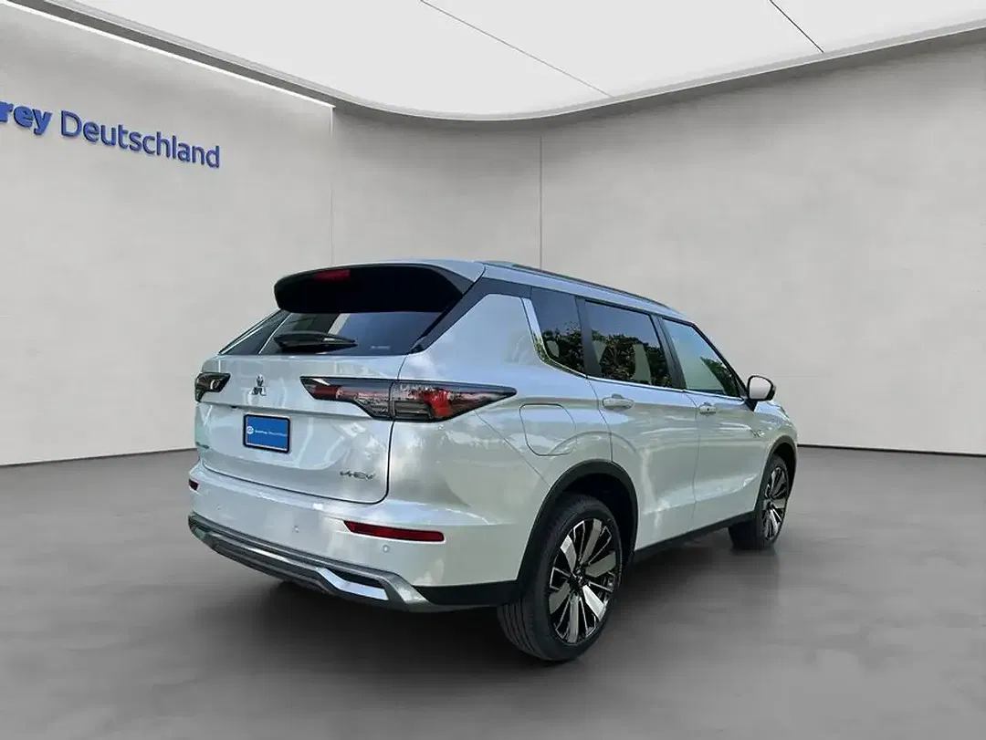 Mitsubishi Outlander - Thumbnail 6