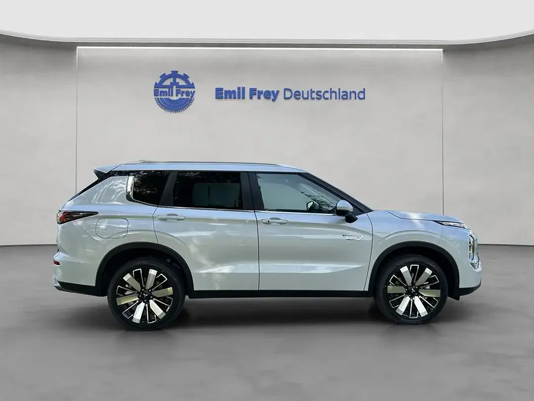 Mitsubishi Outlander - Thumbnail 7