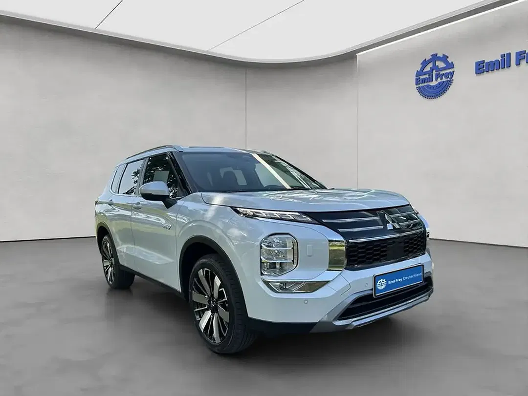 Mitsubishi Outlander - Thumbnail 8